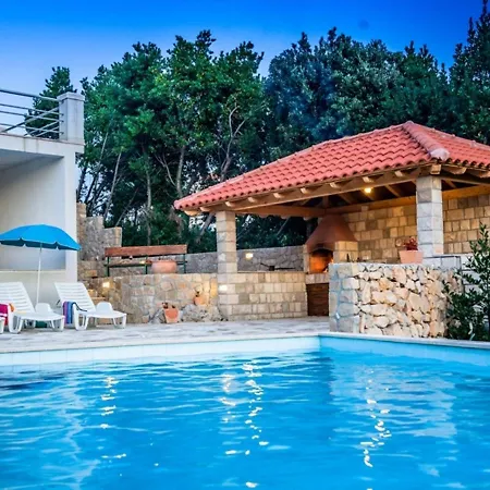 Exclusive In Ilipi With Private Pool * Čilipi