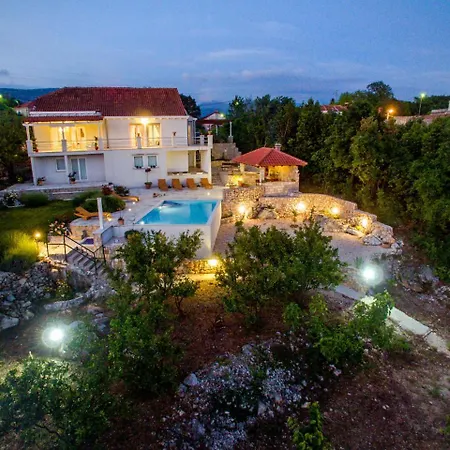 Exclusive In Ilipi With Private Pool *