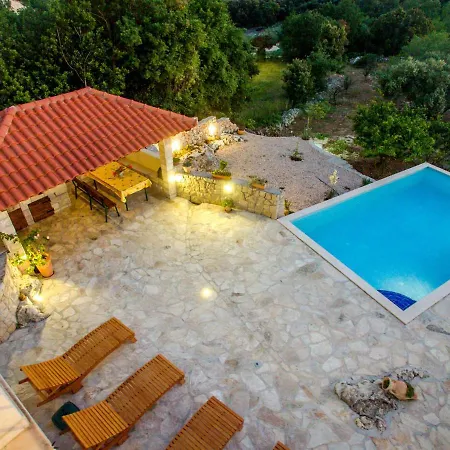 Exclusive In Ilipi With Private Pool Сasa de vacaciones *