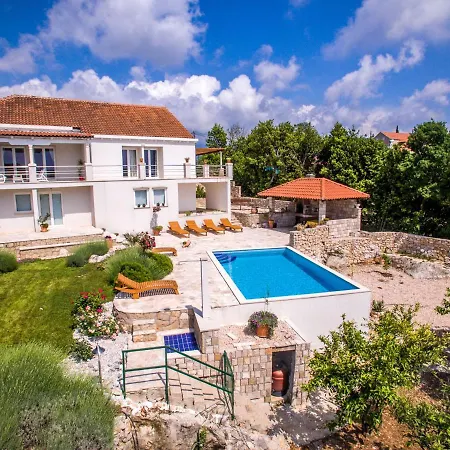 بيت للعطل Exclusive In Ilipi With Private Pool *