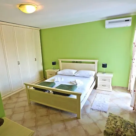 Exclusive In Ilipi With Private Pool * Čilipi