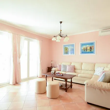 Exclusive In Ilipi With Private Pool بيت للعطل Čilipi